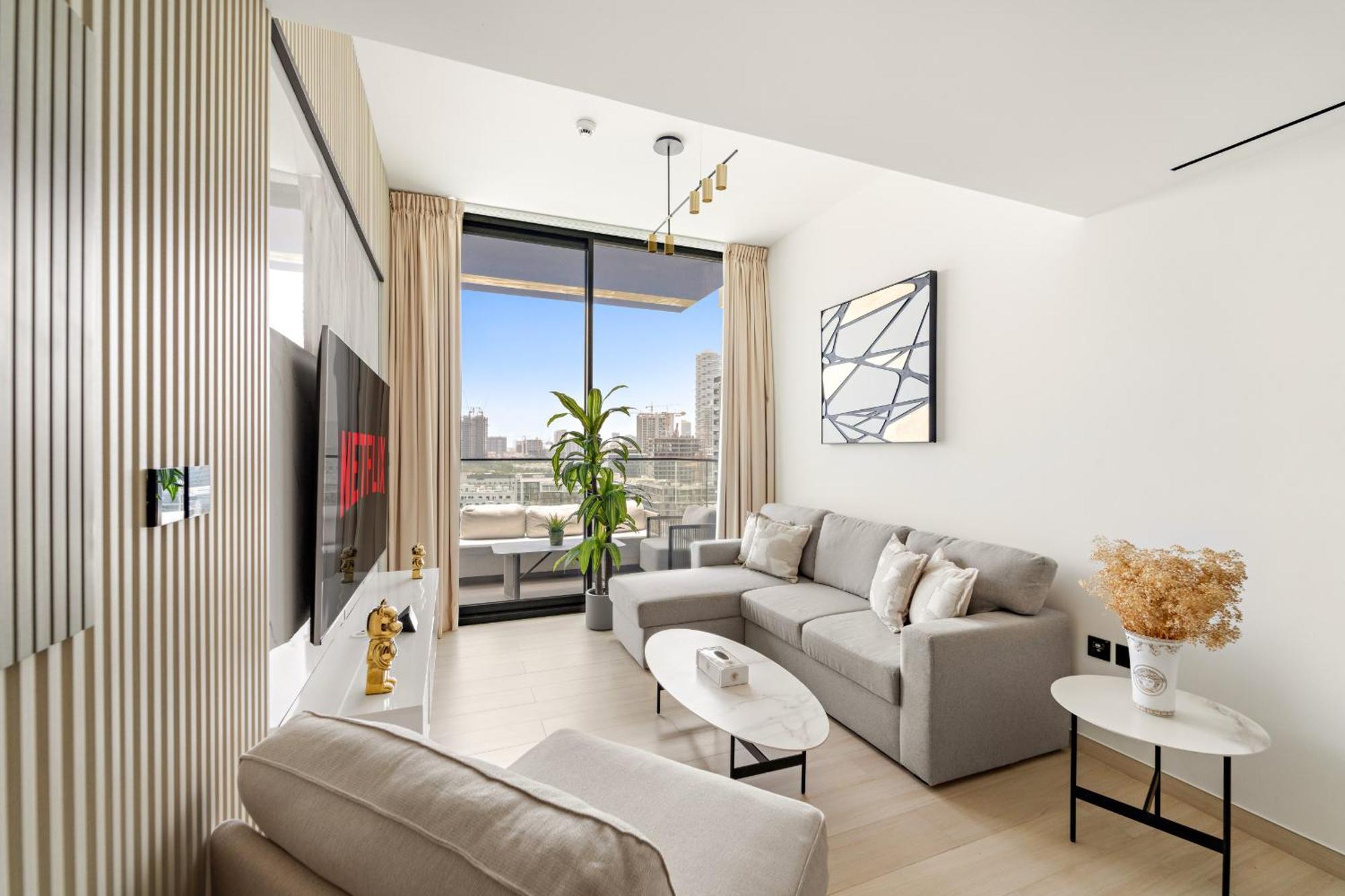 Vayk - Beautiful 1bd Retreat In Binghatti Corner Apartment Dubai